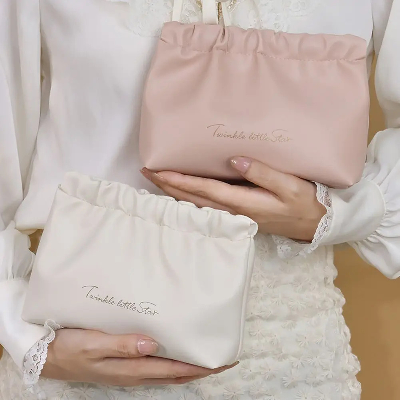 Logo personnalisé Sac de maquillage Sacs de voyage fournitures de toilette sac de rouge à lèvres Sac de rangement écouteurs bijoux sac de printemps mini sac cosmétique sac de poche pour femmes